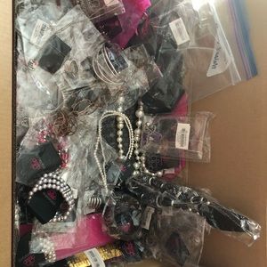 Lot of 30 pieces of Paparazzi jewelry